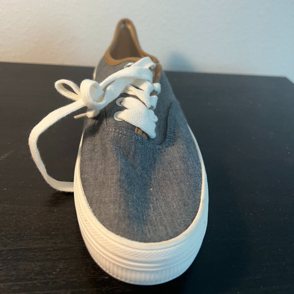 New American Eagle Outfitters Shoes – Size 7.5 – White & Grey